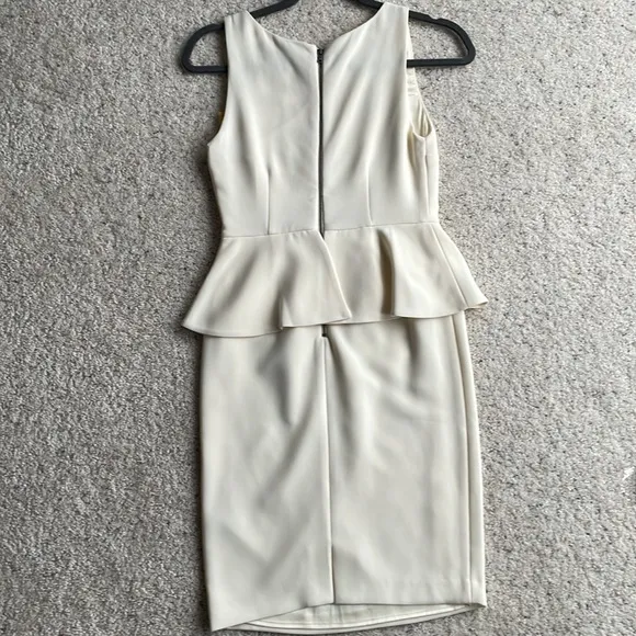 🆕ALICE &amp; OLIVIA Ivory Peplum Dress sz 2