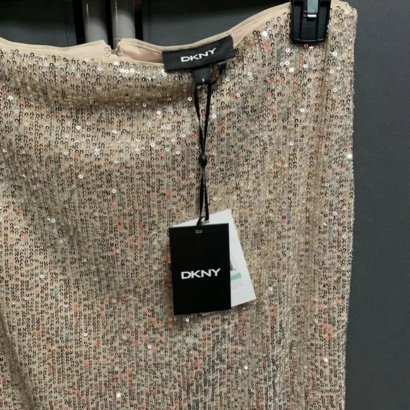 B19-Women's DKNY Skirt, Size M, Champagne
