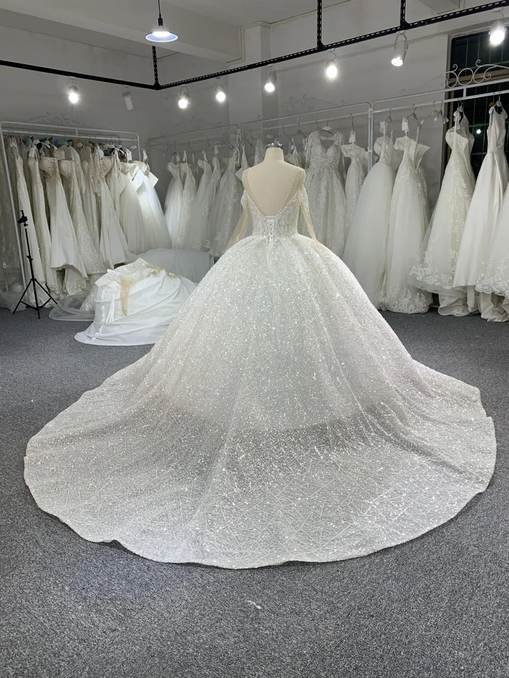 B203#Luxurious And Sexy Shoulder Bead Grown Wedding Dress