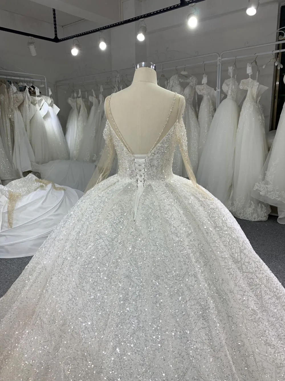 B203#Luxurious And Sexy Shoulder Bead Grown Wedding Dress