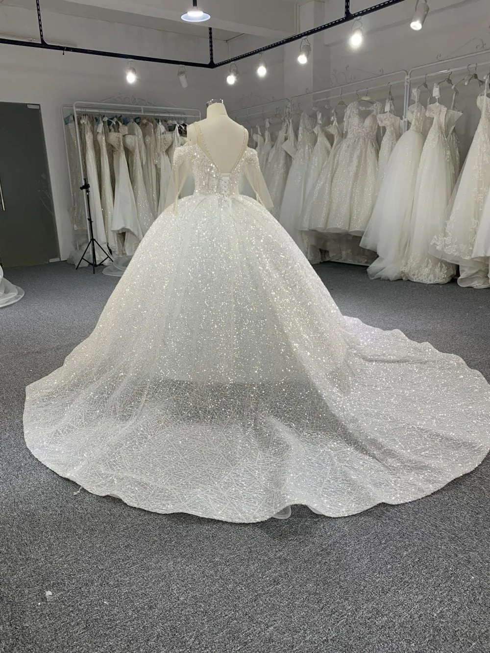 B203#Luxurious And Sexy Shoulder Bead Grown Wedding Dress