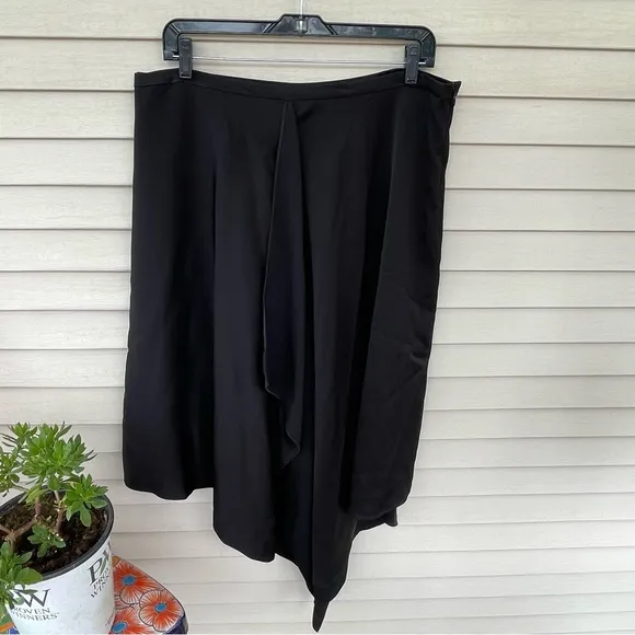 BCBGMAXAZRIA Caryln Satin Skirt in Black Size L (NWT)