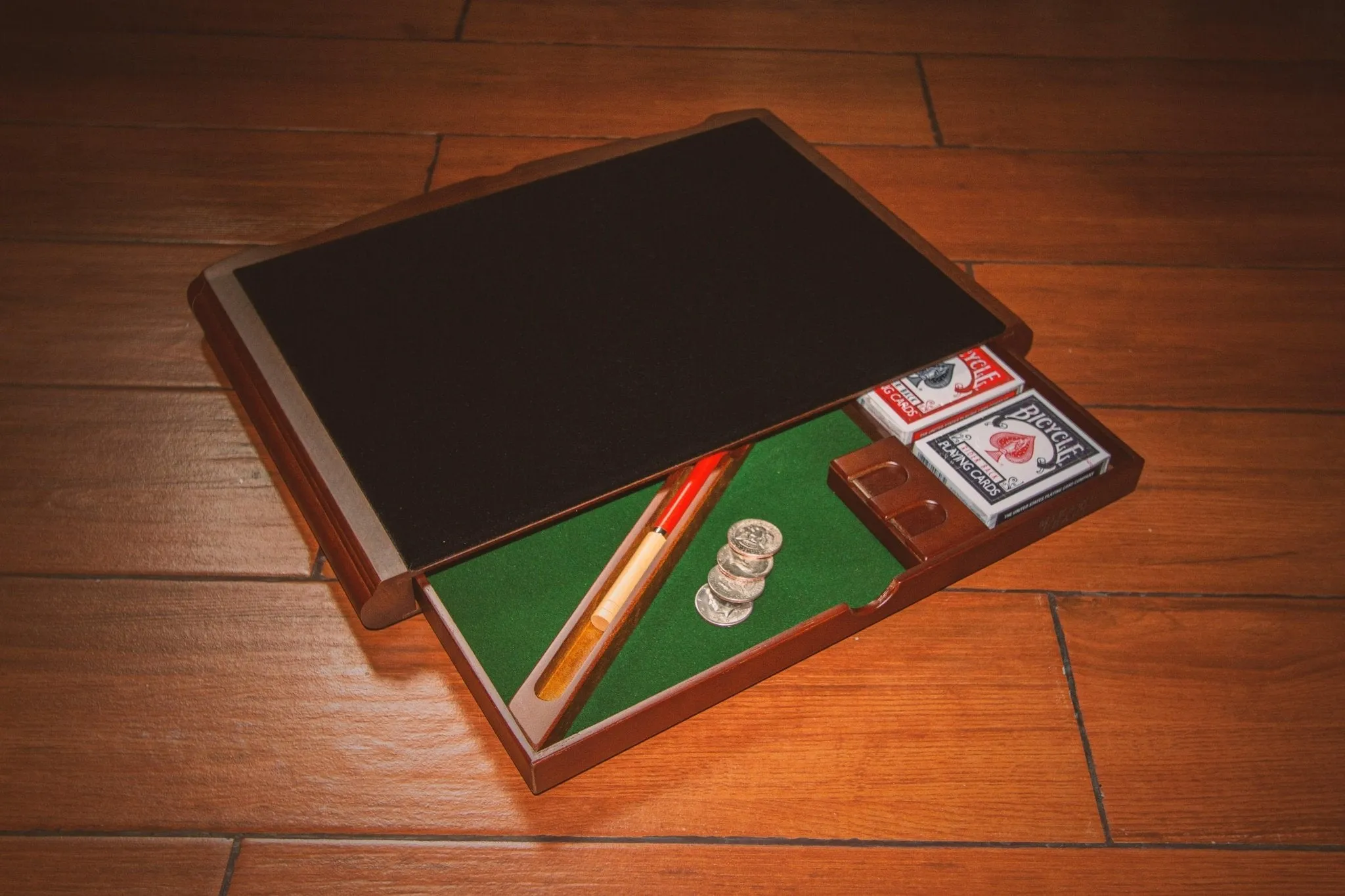 Hopping Table Top by Mikame