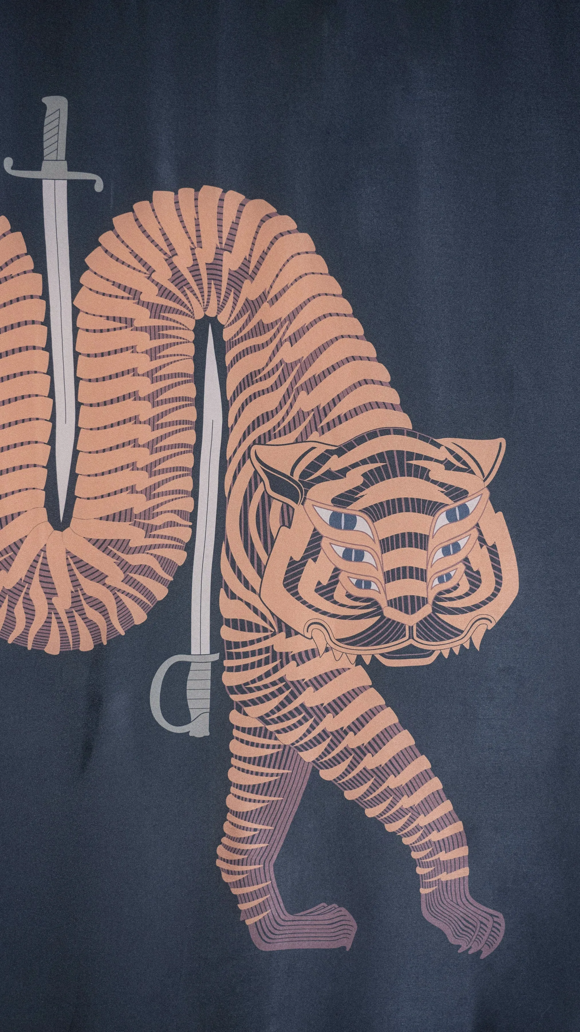King Sidestep Silk Tapestry
