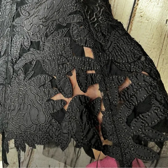 Peter Nygard Black Lace Overlay Embroidered Applique Satin Skirt Size 10 EUC