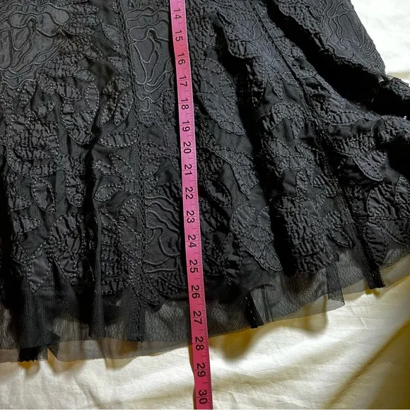 Peter Nygard Black Lace Overlay Embroidered Applique Satin Skirt Size 10 EUC