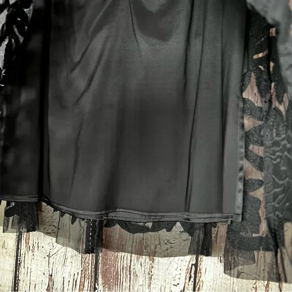 Peter Nygard Black Lace Overlay Embroidered Applique Satin Skirt Size 10 EUC