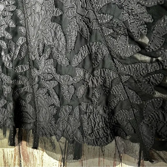Peter Nygard Black Lace Overlay Embroidered Applique Satin Skirt Size 10 EUC