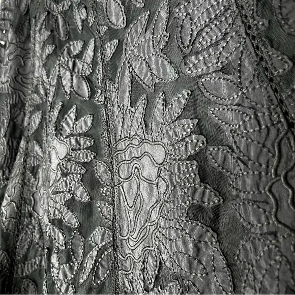 Peter Nygard Black Lace Overlay Embroidered Applique Satin Skirt Size 10 EUC