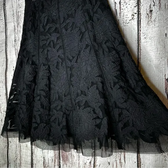 Peter Nygard Black Lace Overlay Embroidered Applique Satin Skirt Size 10 EUC