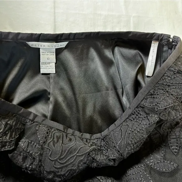 Peter Nygard Black Lace Overlay Embroidered Applique Satin Skirt Size 10 EUC