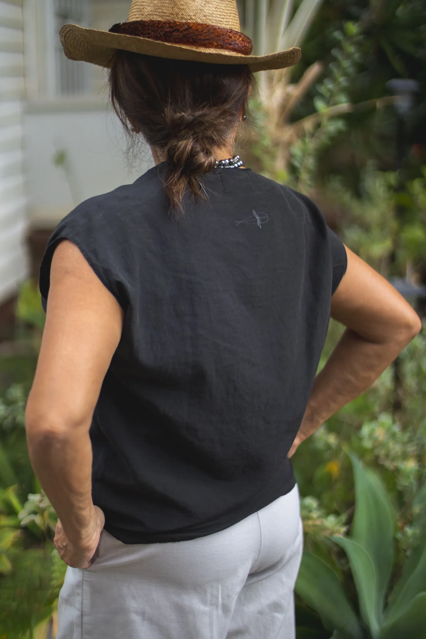 Pilialo | Sleeveless top - black