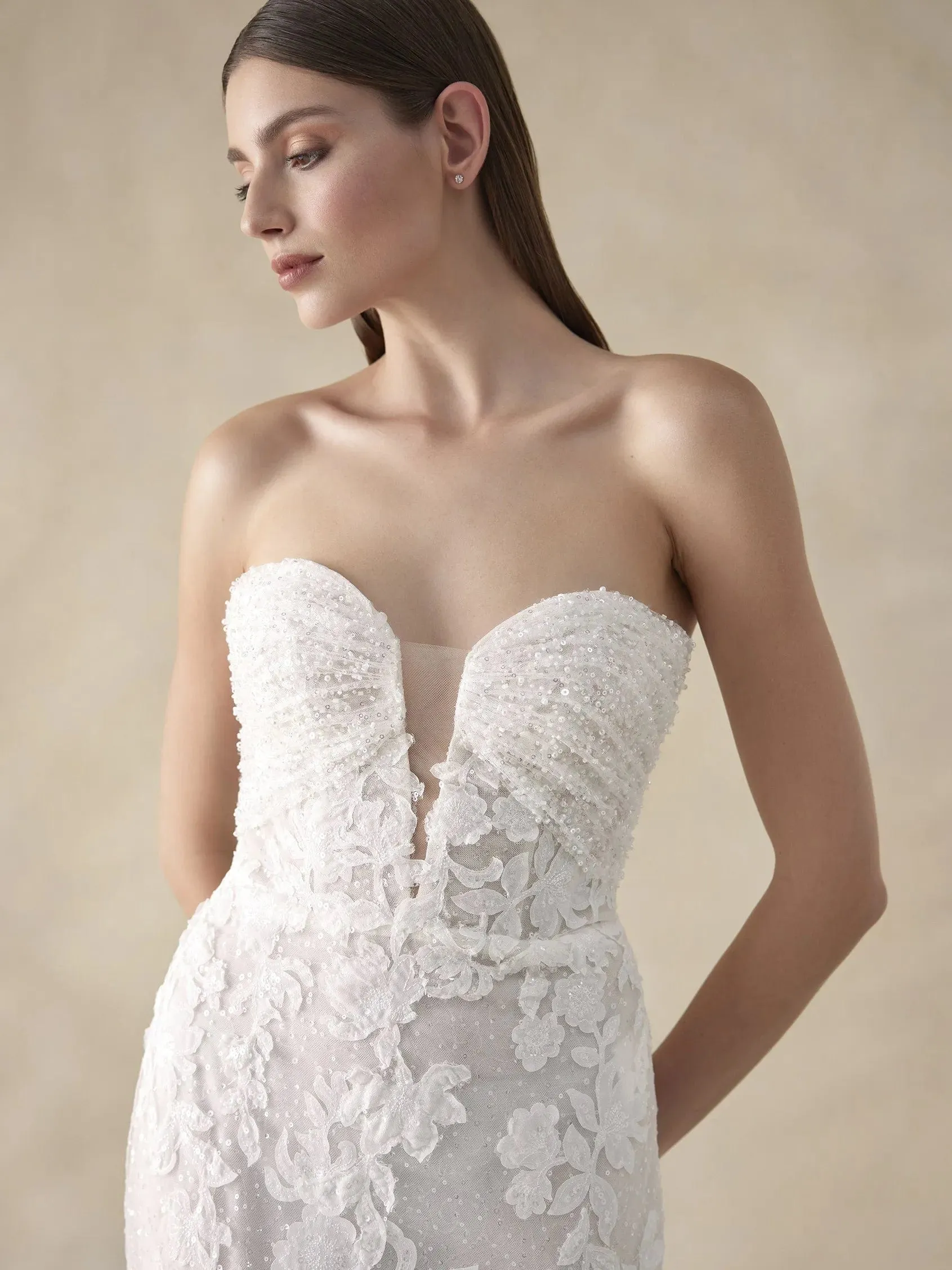 Pronovias: Oakley