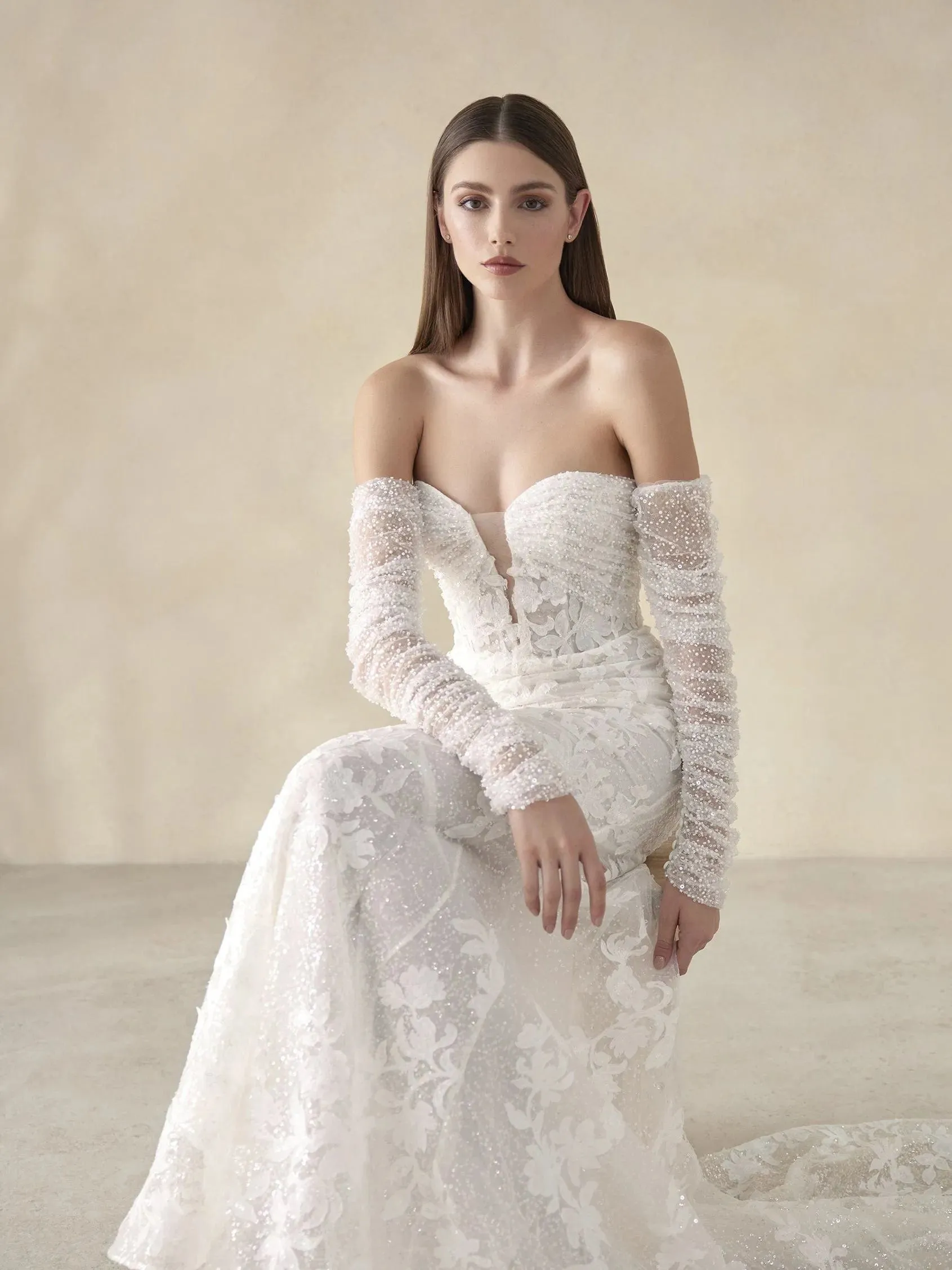 Pronovias: Oakley