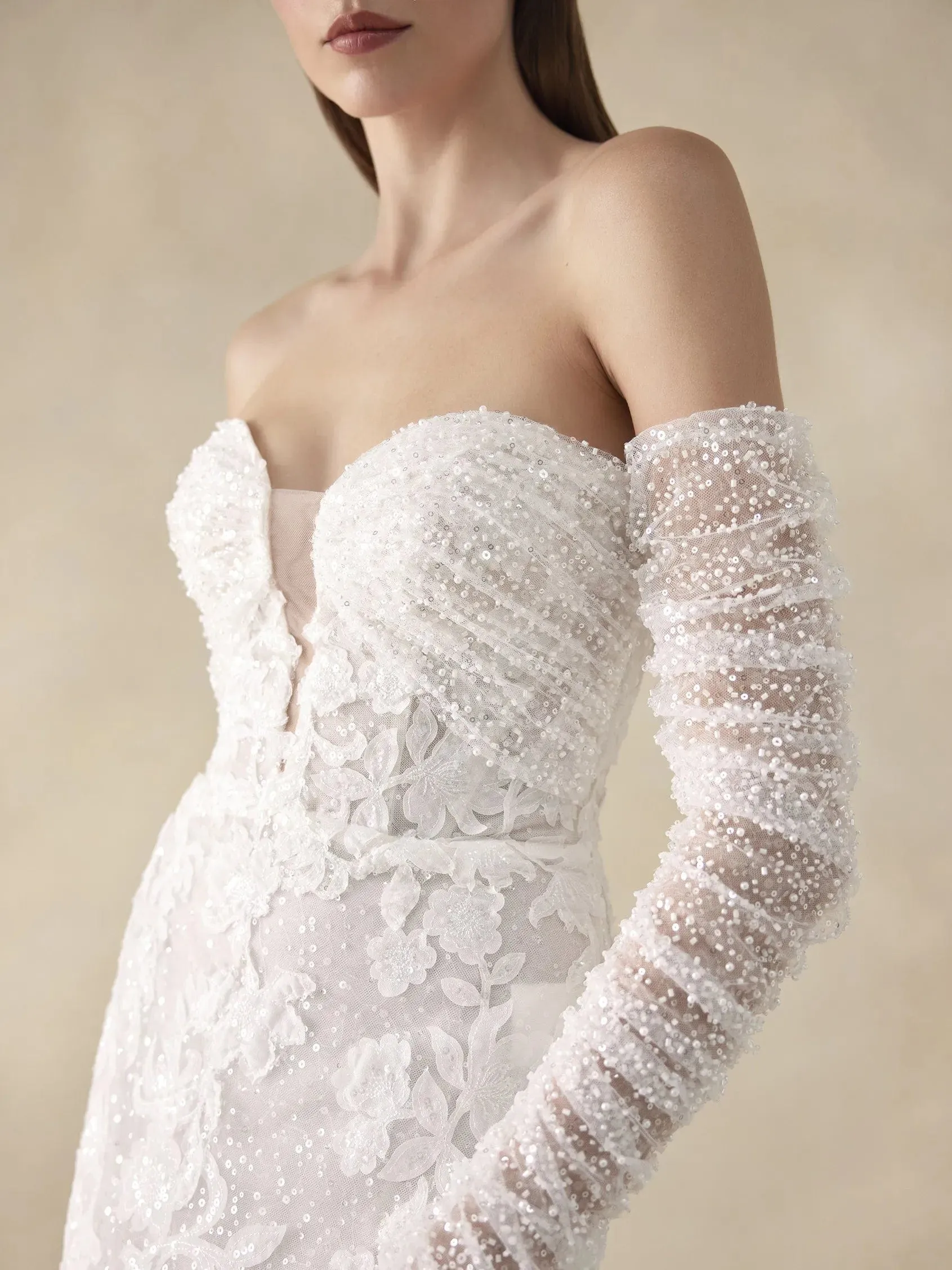 Pronovias: Oakley