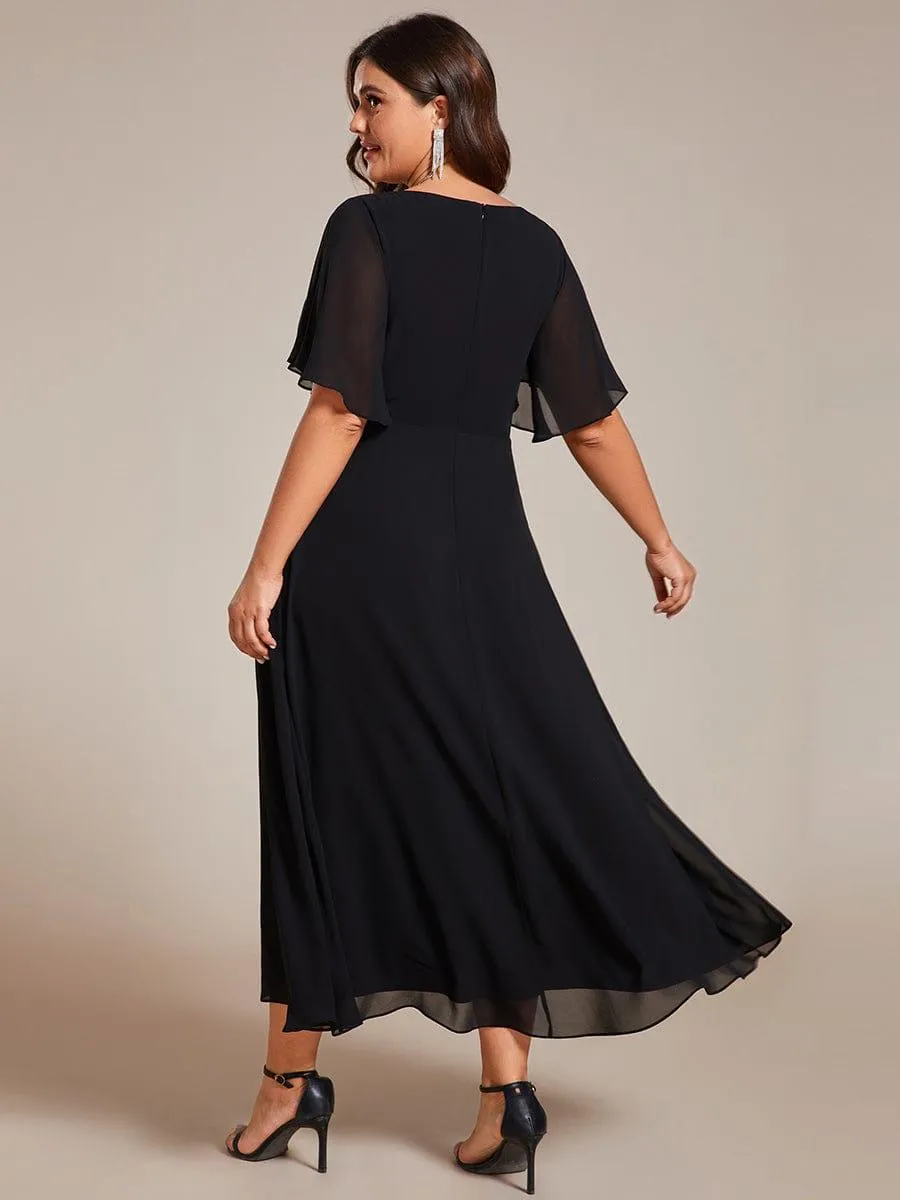 Robe d'invité de mariage mi-longue en mousseline de soie à col en V de grande taille avec applique à la taille