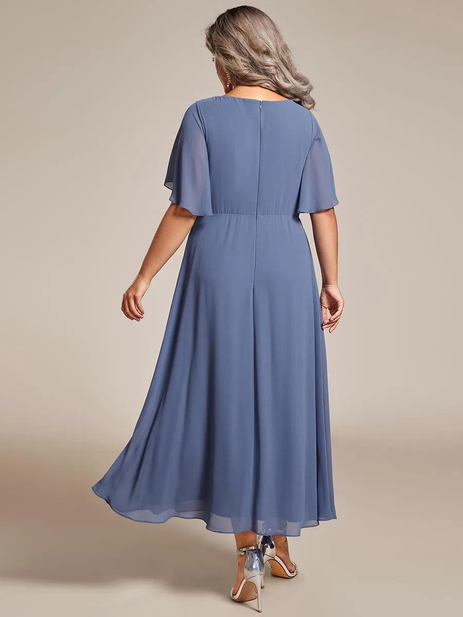 Robe d'invité de mariage mi-longue en mousseline de soie à col en V de grande taille avec applique à la taille