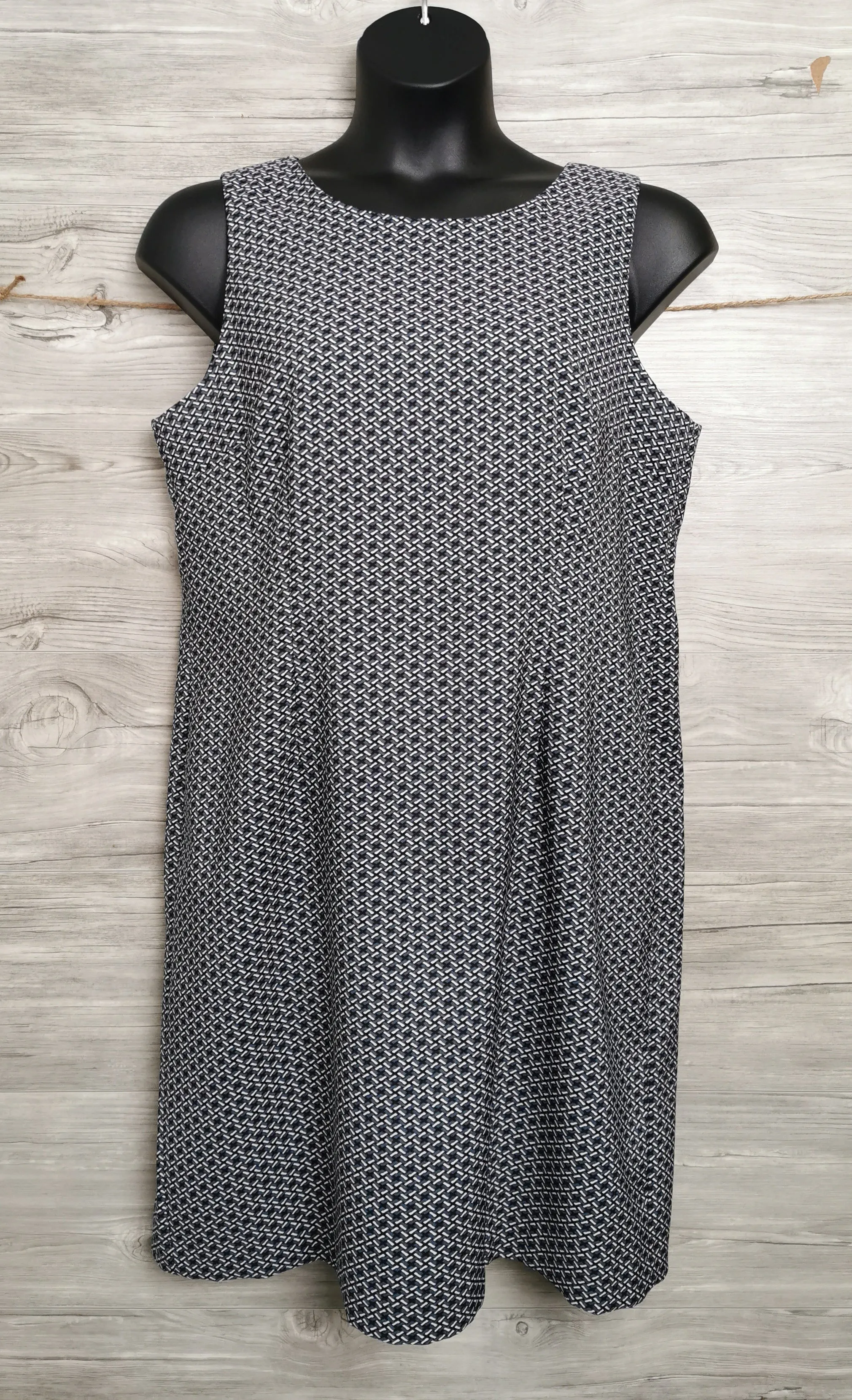 WOMENS PLUS SIZE 16 - MARIO SERANI, Fitted Sleeveless Dress EUC B56
